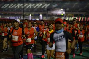 BIB: 28837, 24835, 232, 24755, 25606
                            <button type="button" onclick="openModal(10883184)" class="btn btn-primary btn-sm float-right btn-popup" data-toggle="modal" data-target=".modal-high-quality">
                        <i class="fas fa-shopping-cart"></i> Add to Cart
                    </button>
                                            <button type="button" onclick="isThisMe(10883184, true)" class="btn btn-success btn-sm float-right btn-popup btn-isme hidden" data-toggle="tooltip" data-placement="bottom" title="นี่คือรูปของคุณใช่ไหม คลิกที่นี่เพื่อเอาเข้าอัลบั้ม">
                        <i class="fas fa-plus"></i> Add to album
                    </button>
                    <button type="button" onclick="isThisMe(10883184, false)" class="btn btn-warning btn-sm float-right btn-popup btn-isnotme hidden">
                        <i class="fas fa-ban"></i> Remove from album
                    </button>